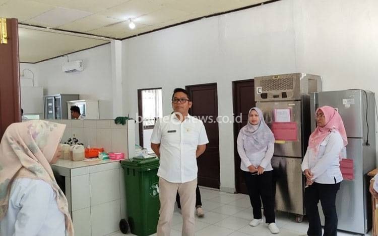 Kepala DLH Palangka Raya Anjangsana ke UPTD Laboratorium Lingkungan, Dorong Peningkatan Kinerja dan Komitmen
