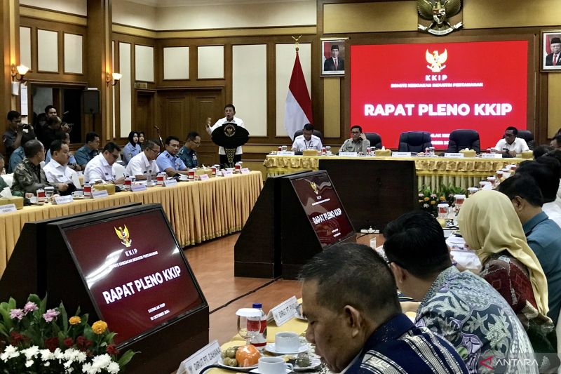 Wakil Menteri Pertahanan M. Herindra menyampaikan sambutan saat acara pembukaan Rapat Pleno Komite Kebijakan Industri Pertahanan (KKIP) 2024 di Kantor Kementerian Pertahanan RI, Jakarta, Kamis (10/10/2024). ANTARA/Genta Tenri Mawangi.