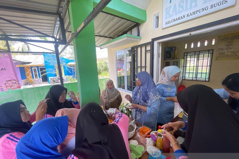 Pelatihan Kader Posyandu tentang Pengolahan Pangan Lokal untuk Cegah Stunting