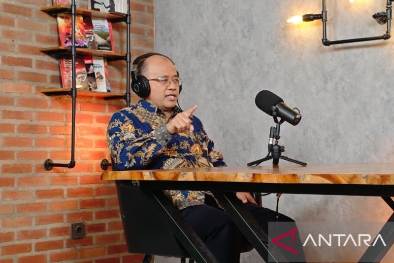 Chairman of the Indonesian Medical Association (IDI) Mohammad Adib Khumaidi in a talk show at the Antara Heritage Center in Jakarta on October 20, 2024.ANTARA/Farhan