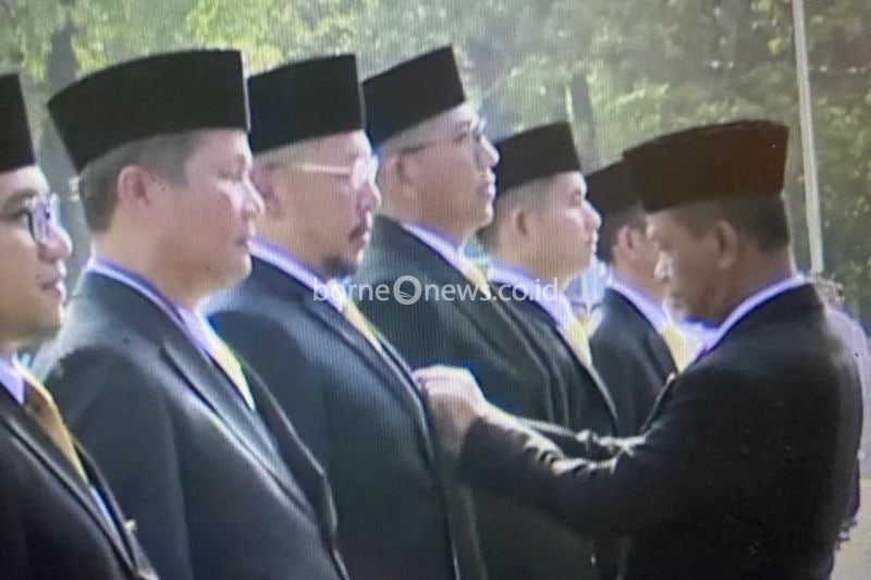 Dua Insan SKK Migas Terima Satyalancana Wira Karya 2024