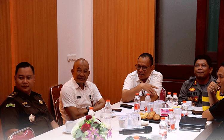Pj Sekda Seruyan Ikuti Rapat Kesiapan Pilkada Serentak 2024 di Kalteng