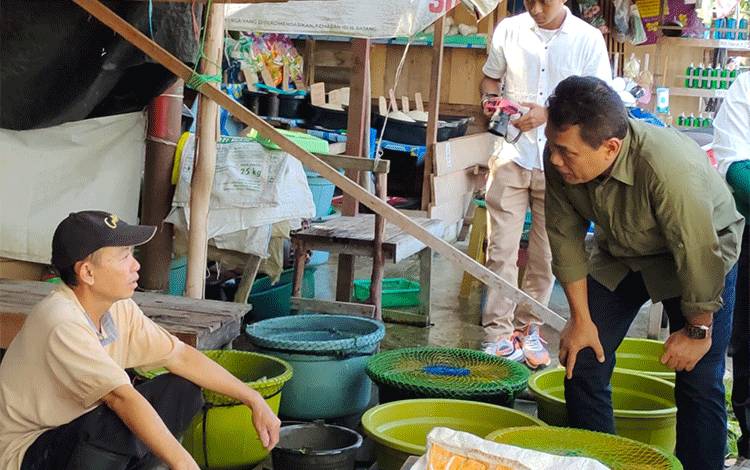 Fairid-Achmad Zaini Kembali Sapa Warga di Pasar Tradisional Palangka Raya