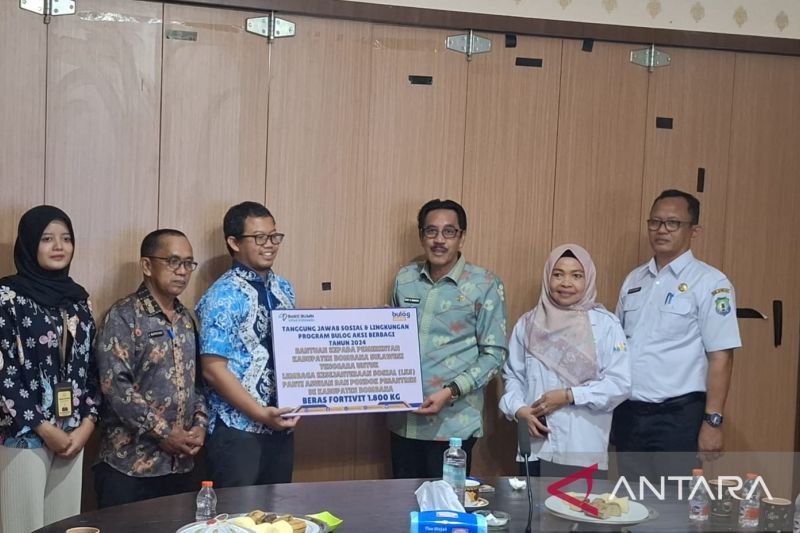 Bulog Bombana Salurkan 1.800 Kg Beras untuk LKS dan Panti Asuhan