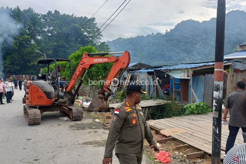 Pemkot Jayapura Tertibkan Pedagang di Pasar Youtefa untuk Kenyamanan