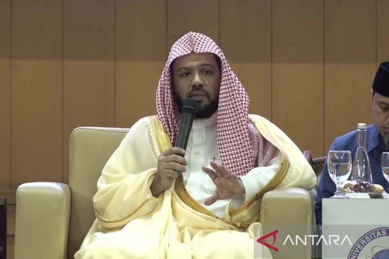 Pentingnya Akhlak dalam Menuntut Ilmu menurut Syekh Ahmad Al-Hudzaifi