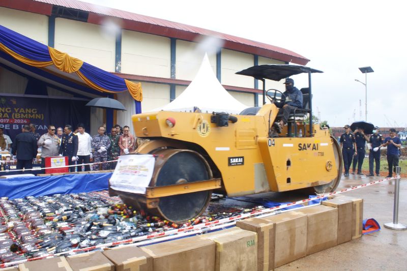 Pemusnahan Barang Ilegal Senilai Rp16,4 Miliar oleh Bea Cukai Batam