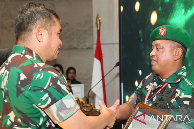 Kolonel Suteja Raih Juara Lomba Karya Tulis KSAD 2024 di Ambon