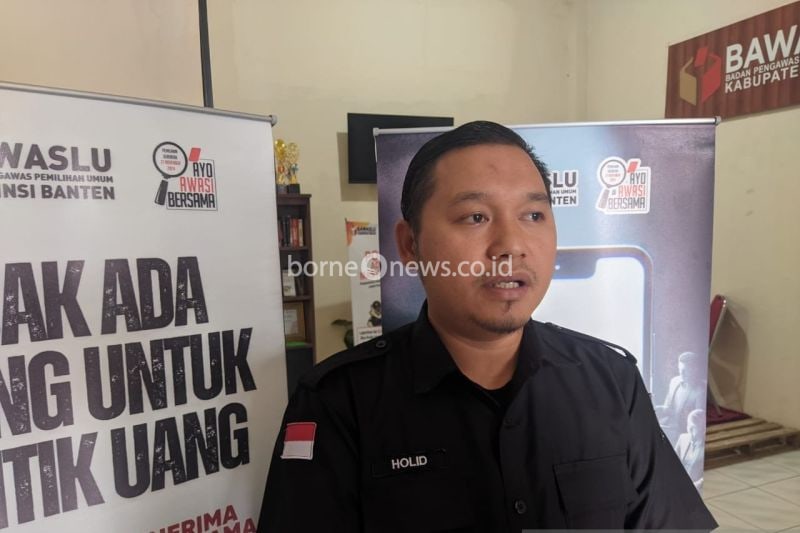 Anggota Bawaslu Kabupaten Serang, Abdul Holid, di Serang, Kamis (10/10/2024). (ANTARA/Desi Purnama Sari)