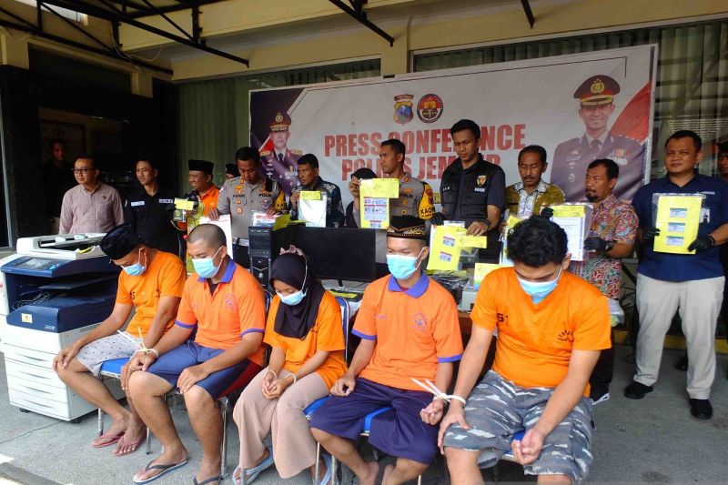 Polres Jember Ungkap Sindikat Pemalsuan Dokumen Negara Besar