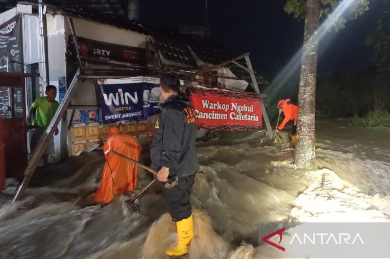 BPBD Sukabumi Tanggulangi Banjir Akibat Penyumbatan Saluran Irigasi