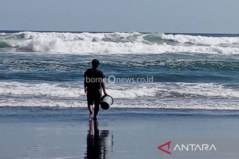Waspadai Gelombang Tinggi di Laut Selatan Jabar hingga DIY