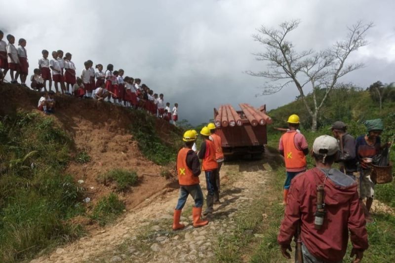 PLN Terangi Desa dan Dusun di Flores, Masyarakat Berharap Cerah