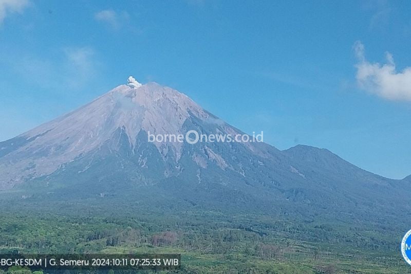 Gunung Semeru Erupsi 400 Meter, Warga Diimbau Waspada
