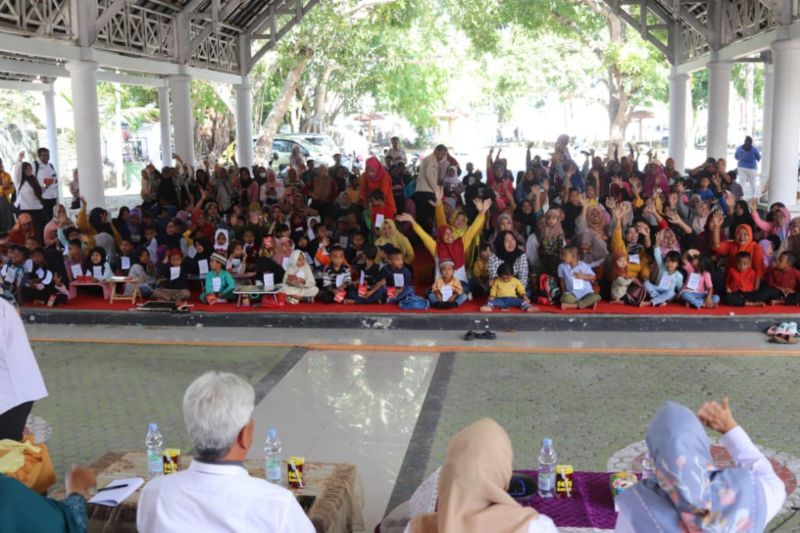 Gerakan Gemar Makan Telur bagi anak-anak di Selayar, Sulsel, Rabu (9/10/2024). ANTARA/HO-Humas Pemkab Selayar (B)