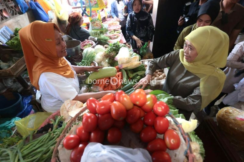 Khofifah Luncurkan Layanan Kesehatan Gratis di Pasar Kapasan