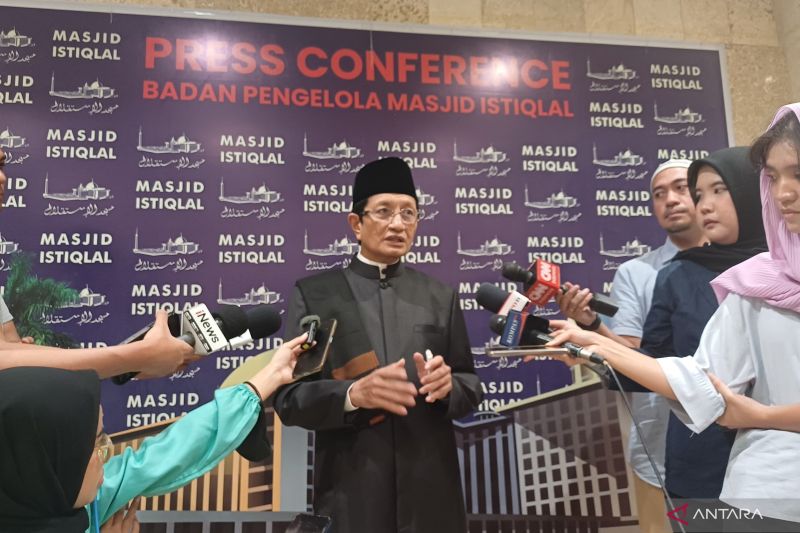 Imam Besar Masjid Istiqlal KH Nasaruddin Umar saat ditemui di Masjid Istiqlal, Jakarta, Jumat (11/10/2024). (ANTARA/Sean Filo Muhamad)