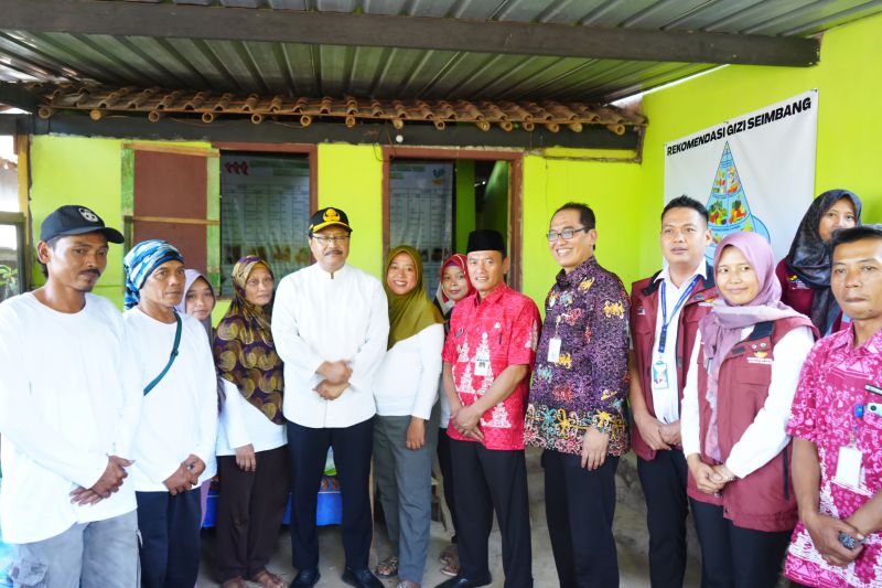 Kunjungan Mensos ke Semarang Pastikan Bantuan Makanan Lansia Tepat Sasaran