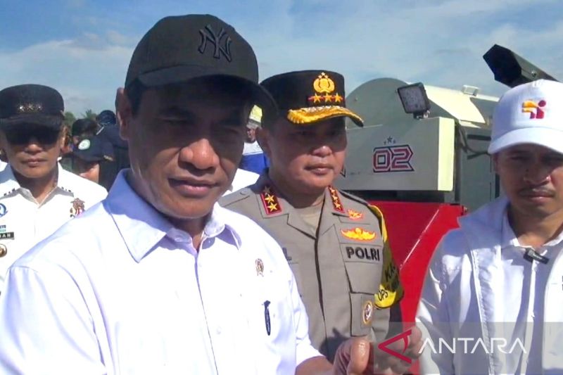 Menteri Pertanian Salurkan Bibit dan Alsintan di Gowa, Rp65,4 Miliar