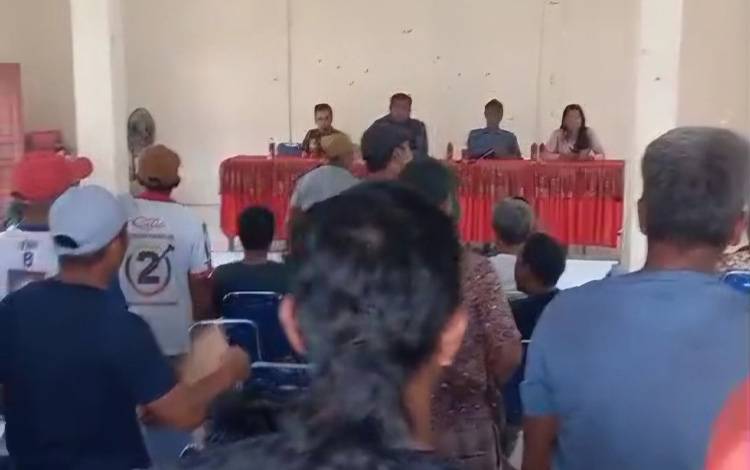 DPMD Kotim Telusuri Protes Warga Terhadap Kades Ujung Pandaran