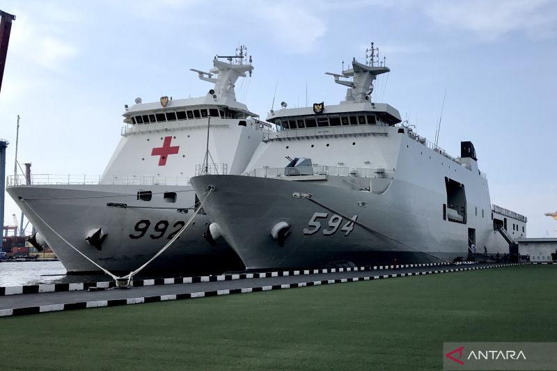 KRI Semarang Angkut 500 Pemuda untuk Kegiatan Sailing Camp di Laut