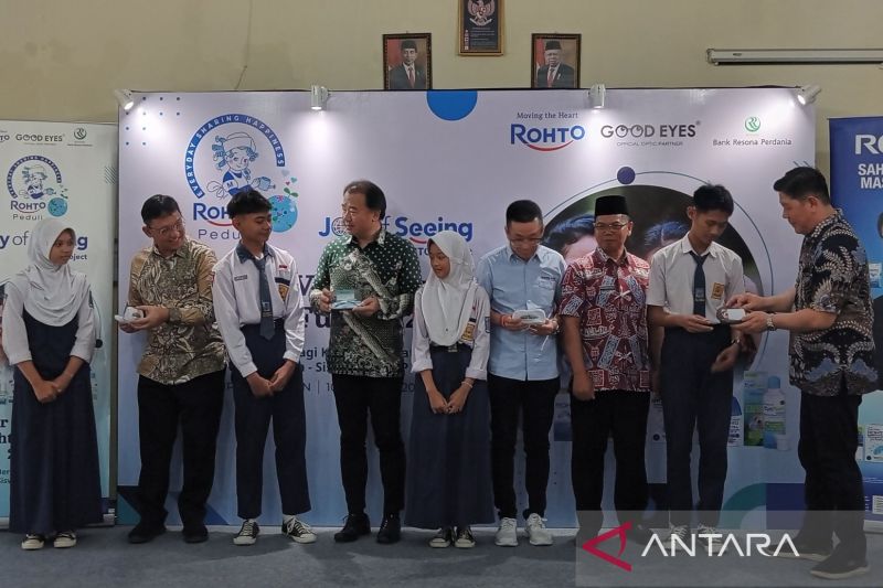 Bantuan Kacamata dan Pemeriksaan Mata untuk 200 Pelajar Cirebon