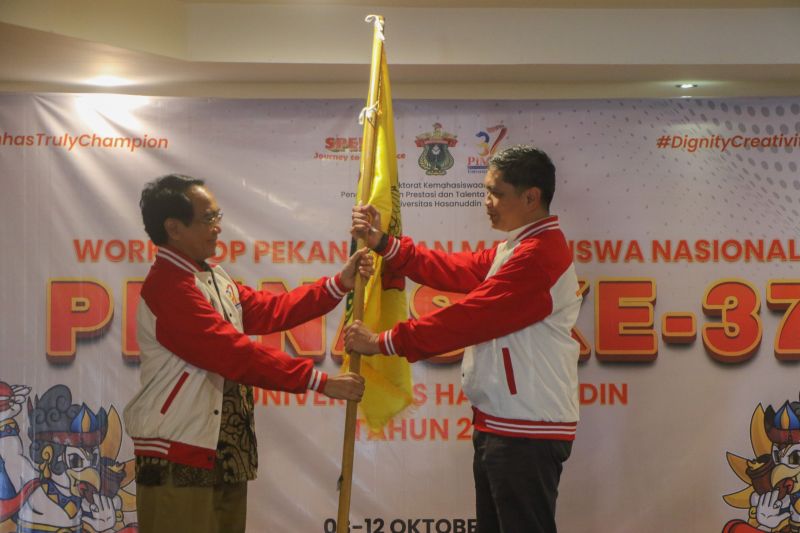 Rektor Unhas Lepas 38 Tim PKM untuk Pimnas 37 di Surabaya