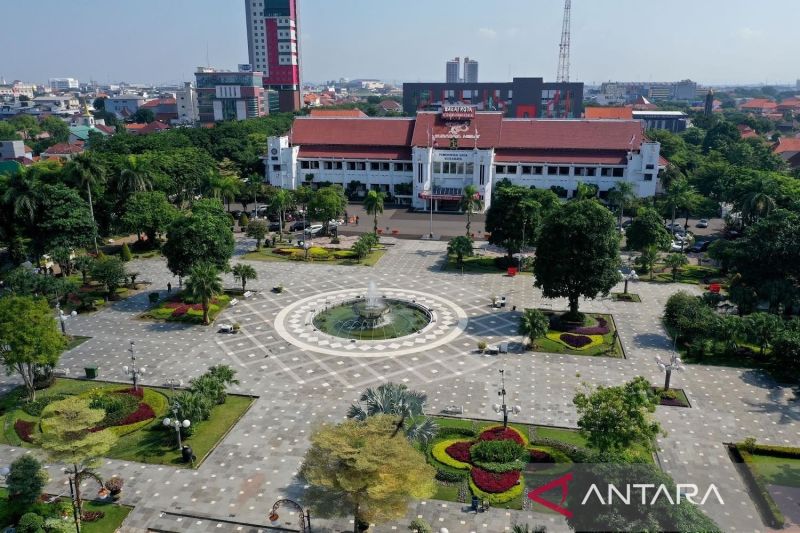 Pemkot Surabaya Raih Penghargaan UGM Untuk Transformasi Digital