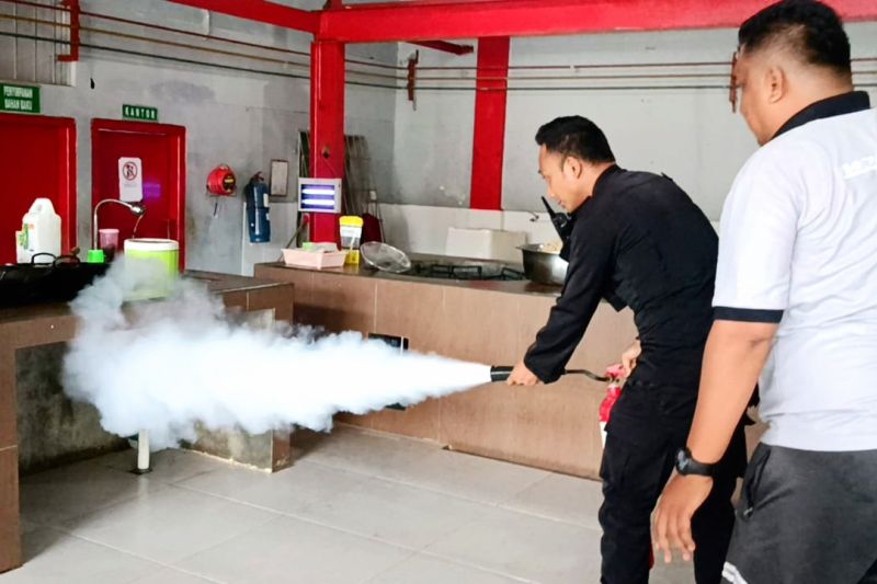 Pelatihan Penanggulangan Kebakaran di Lapas Batam untuk Warga Binaan