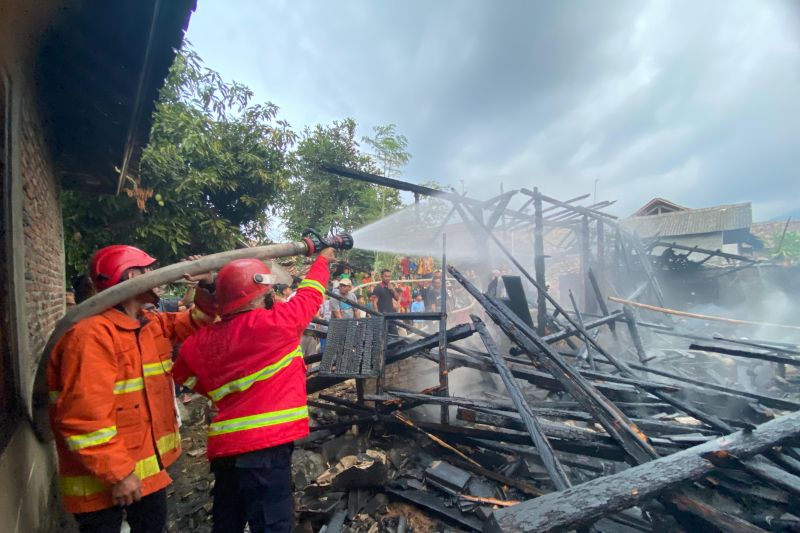 Kebakaran Dua Rumah di Lampung Selatan Rugi Hingga 55 Juta Rupiah