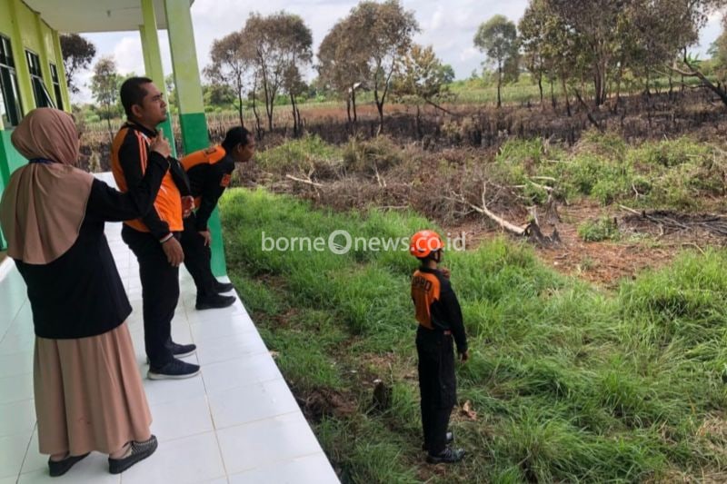 Kebakaran Lahan Dekat SMK Maarif NU Martapura, BPBD Segera Tanggap