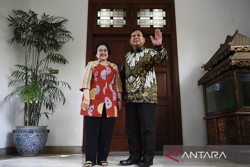 Prabowo Kelakar Dasi Merah, Isyarat Koalisi dengan PDIP