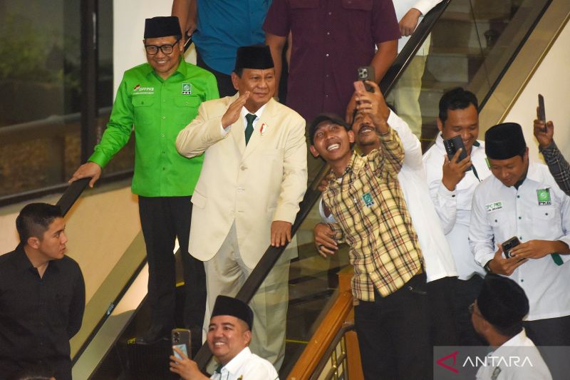 Prabowo Imbau Partai Tak Tugaskan Menteri Cari Uang di APBN