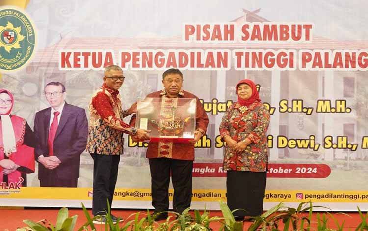 Plt Sekda Kalteng Hadiri Pisah Sambut Ketua Pengadilan Tinggi Palangka Raya