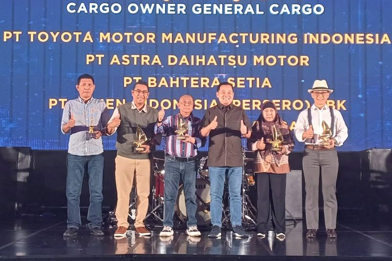 Kolaborasi SIG dan Pelindo Tingkatkan Ketersediaan Bahan Bangunan