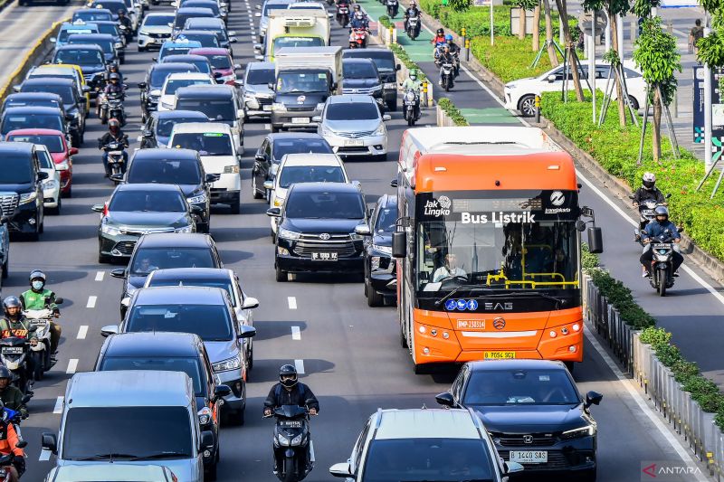 Truk Jadi Penyumbang Utama Polusi Udara di Jakarta