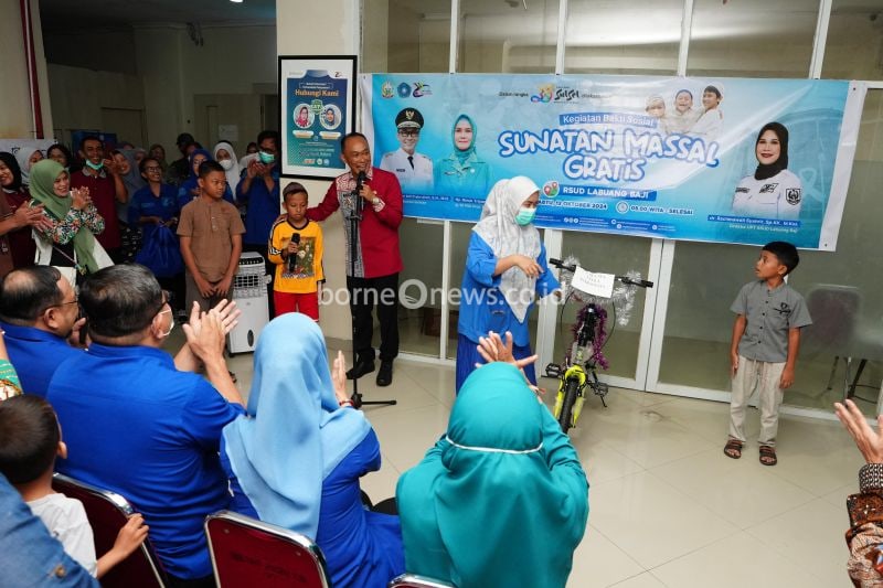 Sunatan Massal di Sulsel Rayakan HUT ke-355 dengan Ceria