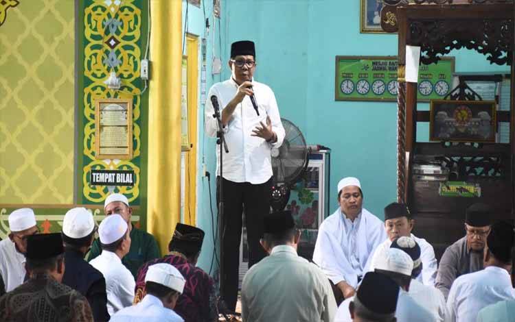 Sambangi Masjid Baiturrahim, Pj Bupati Kapuas Ajak Masyarakat Terus Jaga Persatuan dan Kesatuan