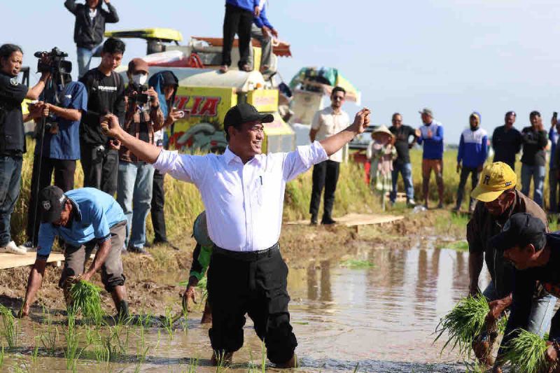 Menteri Pertanian Ajak Petani Gowa Berlomba Tanam Padi Cepat