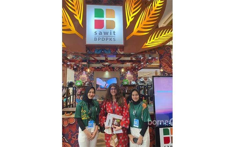 Warga Negara Asing Antusias Kunjungi Booth BPDPKS di Inacraft 2024