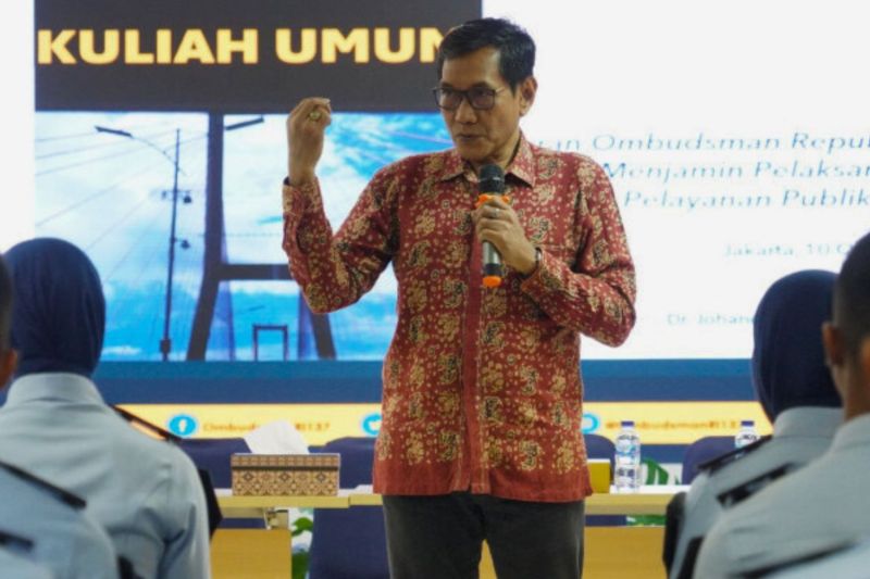 Anggota Ombudsman RI Johanes Widijantoro saat menerima kunjungan lapangan dari Politeknik Ilmu Pemasyarakatan (Poltekip) di Aula Gedung Ombudsman RI, Jakarta, Kamis (10/10/2024). ANTARA/HO-Ombudsman RI
