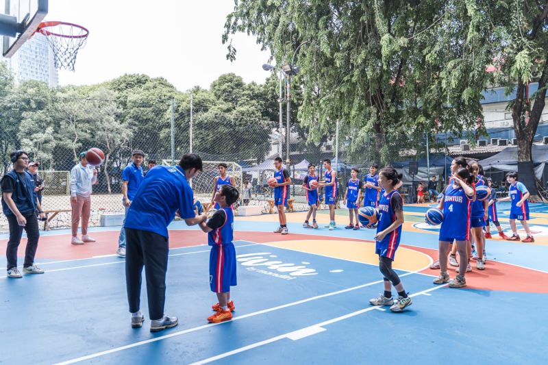 IBL dan Mandiri Renovasi 51 Lapangan Basket untuk Masa Depan Atlet