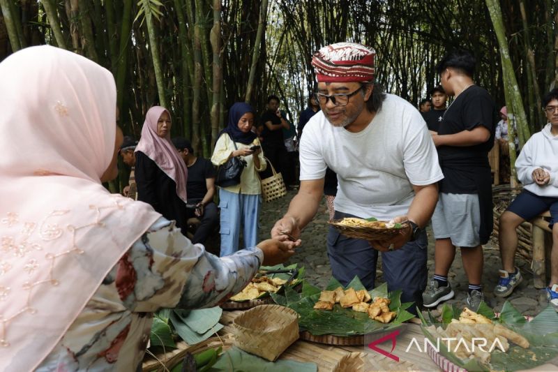 Kunjungan Agus Setyawan ke Pasar Papringan, Dukung Kreativitas Lokal