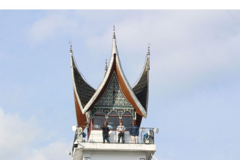 Empat Pasangan Calon Pilkada Bukittinggi Melanggar Aturan APK