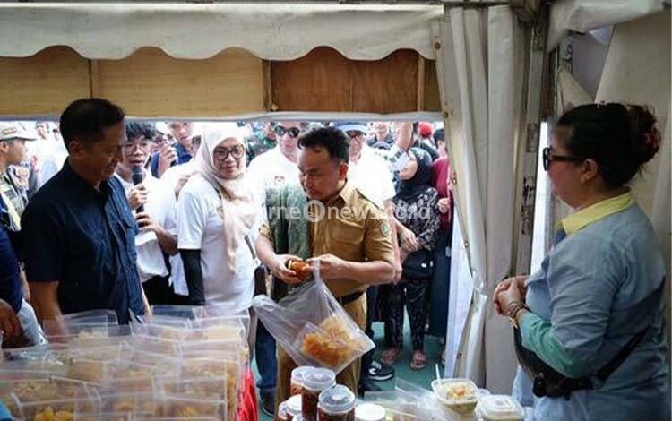Gubernur Hadiri Pameran Produk Lokal Kalteng Gebyar UMKM 2024 di Muara Teweh