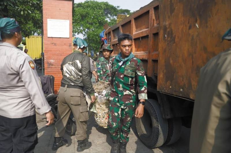 Kodim 0506 Tangerang Laksanakan Karya Bakti Bersihkan Pasar