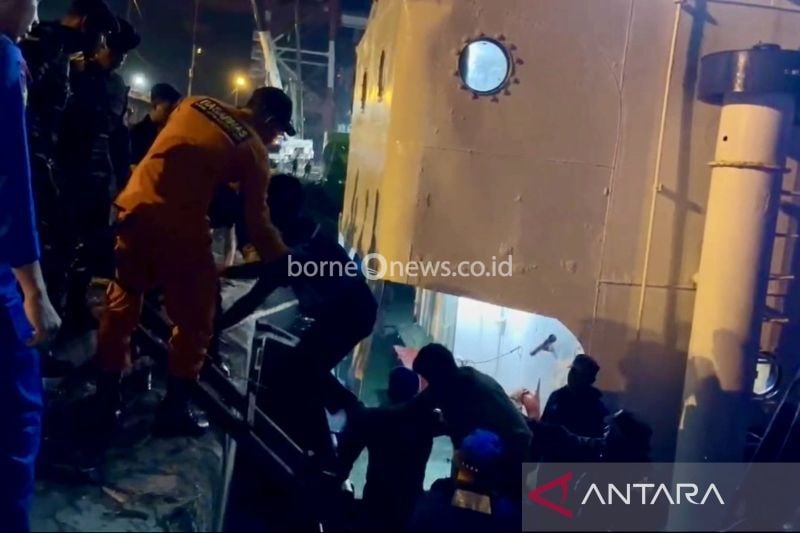 Tim SAR Evakuasi 11 Kru Kapal Tenggelam di Perairan Karimunjawa