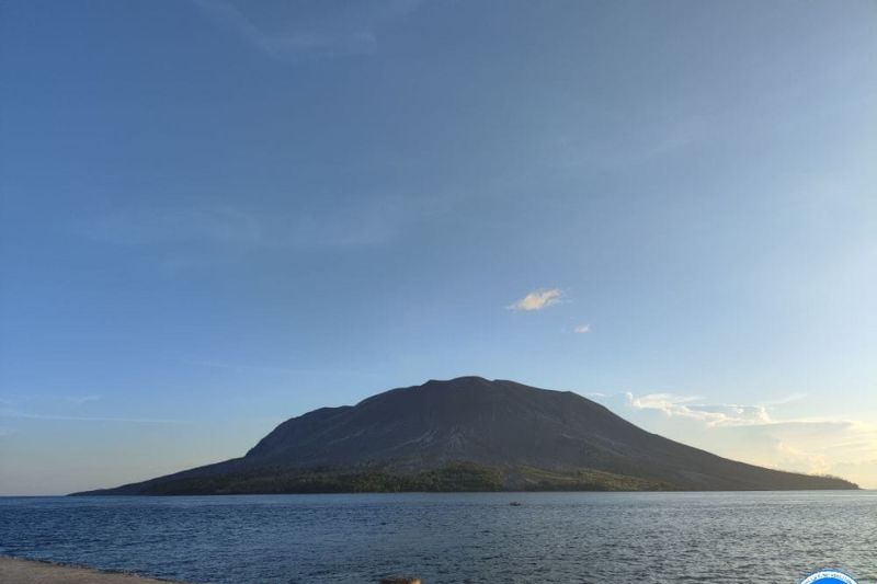 Warga Diminta Jauhi Radius Bahaya Gunung Ruang di Sitaro