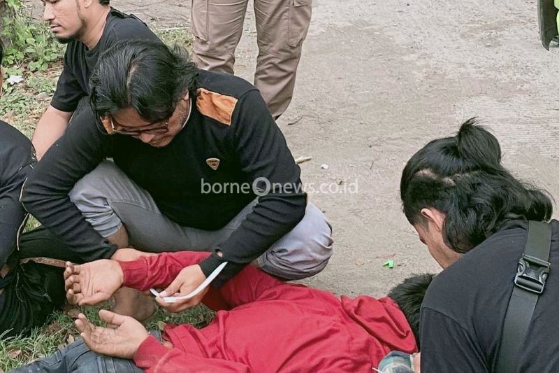 Tiga Warga Bandung Barat Ditangkap Usai Curi Rel Kereta di Karawang