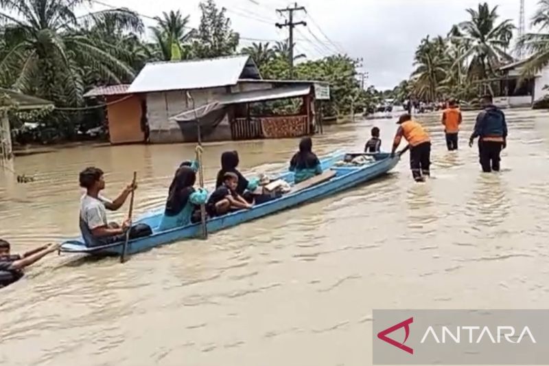 Evakuasi Korban Banjir Di 20 Desa Nagan Raya Terus Dilakukan